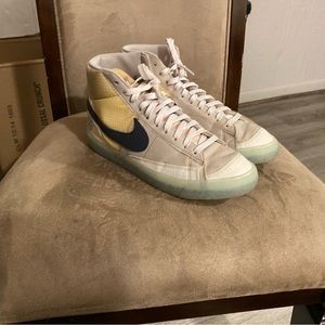 This is the Nike blazer mid ‘77. It is a size 8.5 and it is slightly worn.